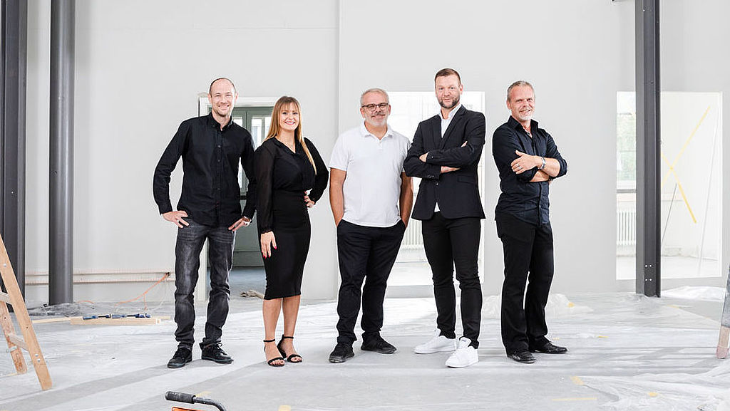 Gruppenfoto der Mitarbeiter von Das Team von Korrosionsschutz- und Malerbetrieb Gerhard Schmitz